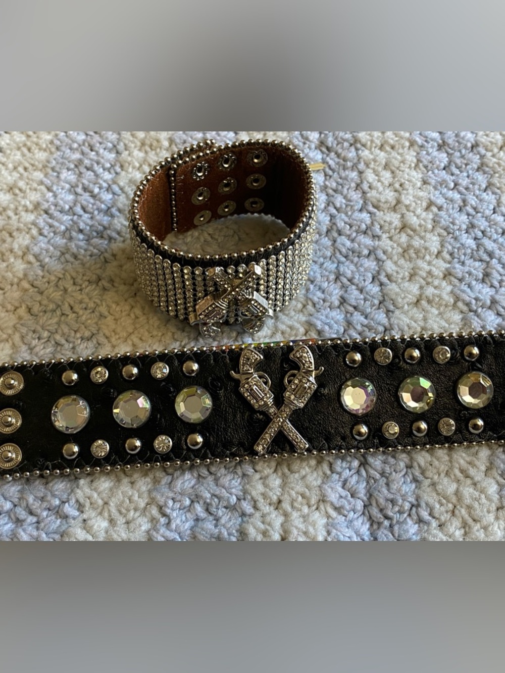 Bling Cowgirl Double Gun Focal Point
rhinestones Western leather Cuff Bracelet